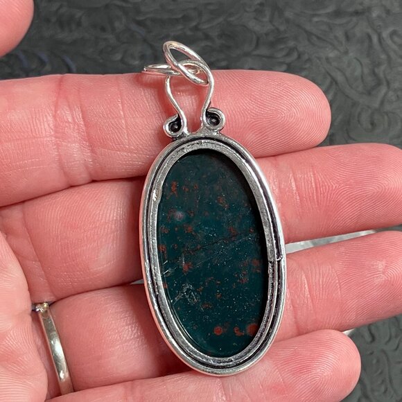 Beautiful Heliotrope Bloodstone Pendant Stone Crystal Jewelry - Picture 9 of 10